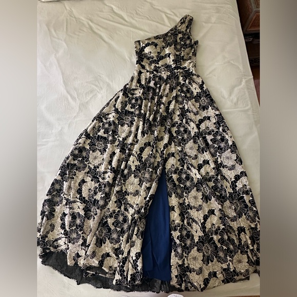 Betsy Adam Gwen Long One Shoulder Floral Metallic Formal Wedding Dress Sz 10 - Picture 7 of 10